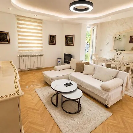 Luxestay Apartament *